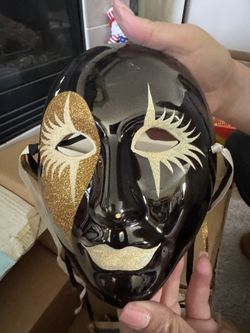 Mari-Gras-Style Ceramic Mask Wall Hangings