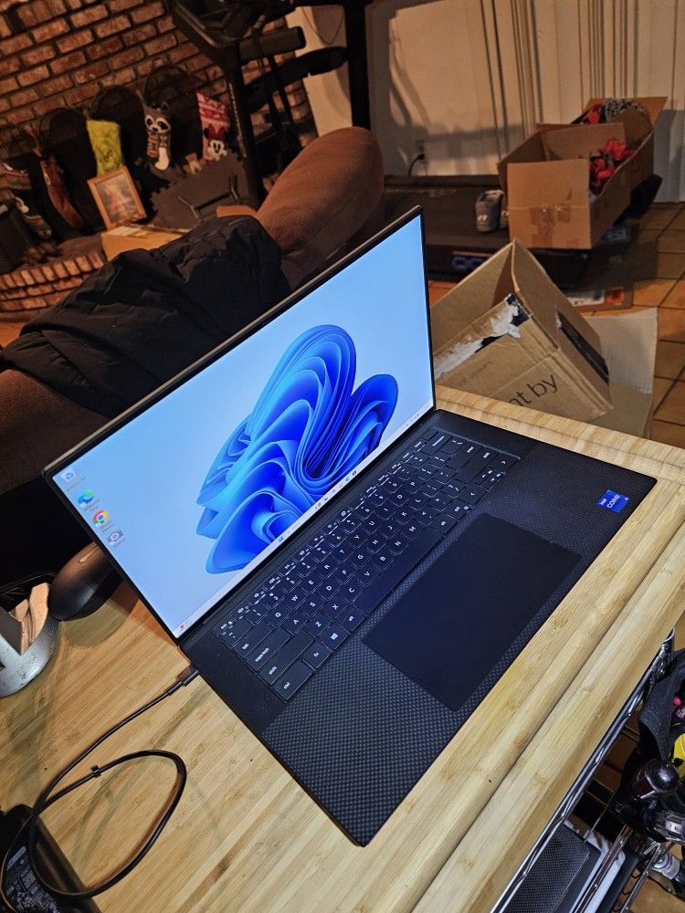 Dell XPS Gaming PC Intel i7-11800HCPU 32GB Ram 1TB SSD GPU: NVIDIA RTX 3050