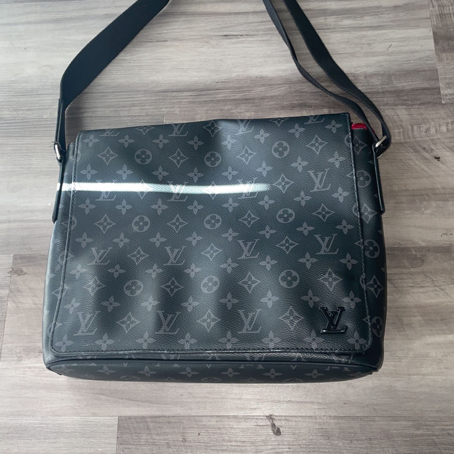 Louis Vuitton Distrist Messenger Bag