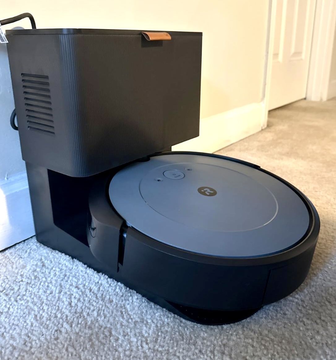 NEW Roomba Self Emptying Vacuum, iRobot Roomba i3+ EVO Robot Vacuum, Self-Empty !