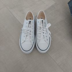 New Women 's White Converse Sneakers In Size 8.5