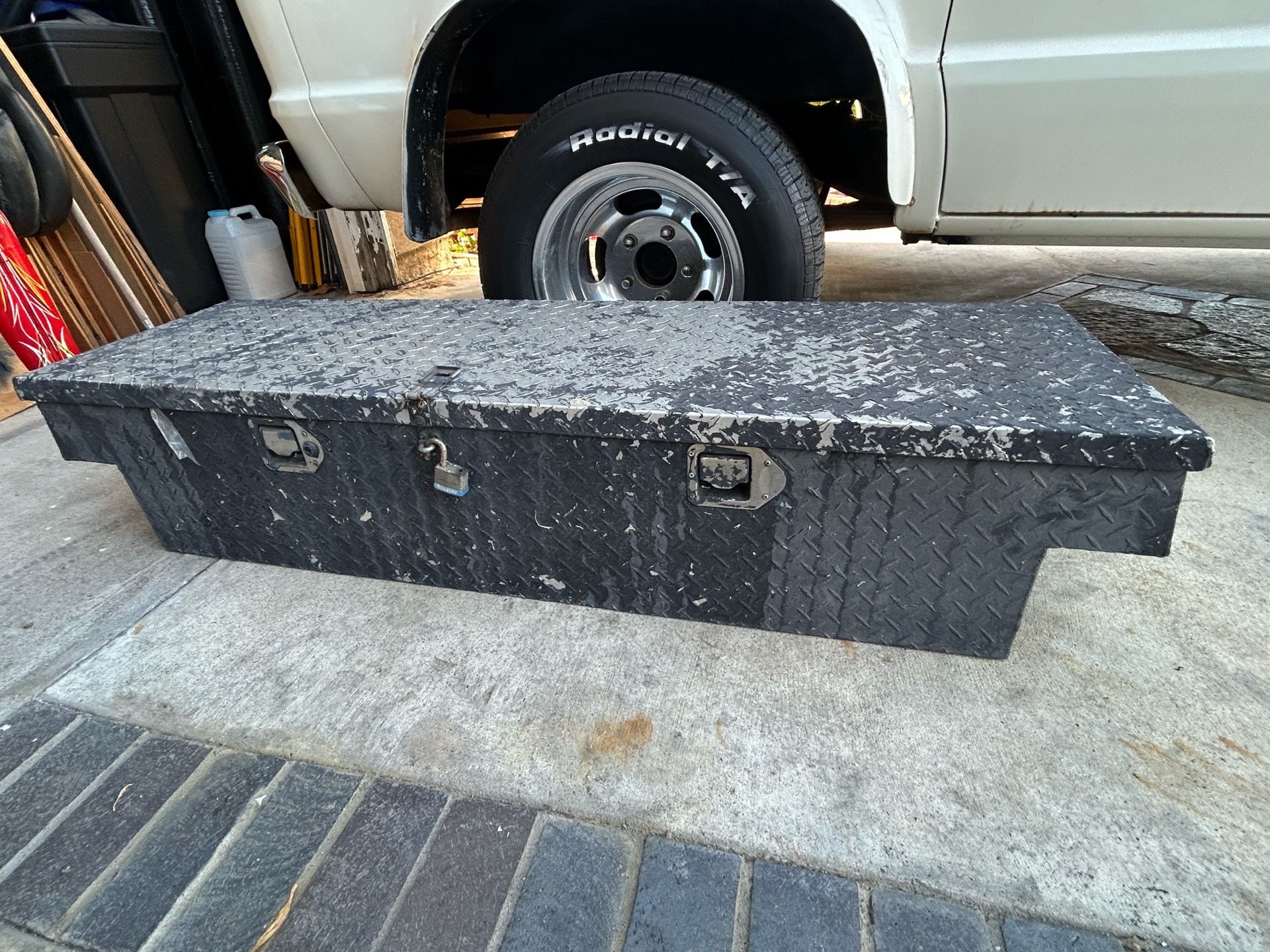 Truck tool box