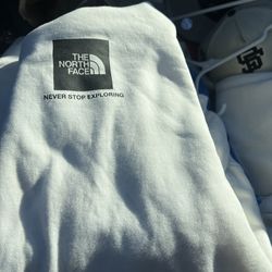 Northface Hoodie (White - Large) BRAND NEW