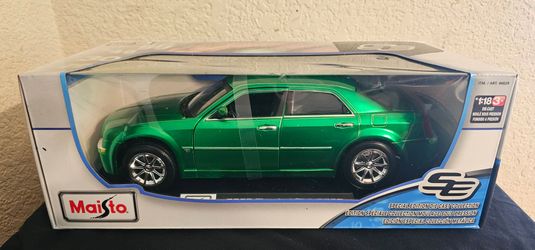 Maisto Chrysler HEMI 300C Diecast 1:18 Model Car New in Box