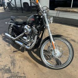 2016 Harley-Davidson XL1200V Sportster Seventy-Two