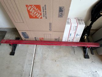 Adjustable skateboard rail