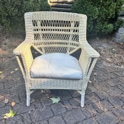 Pier 1 Wicker Chair With Cushion 
