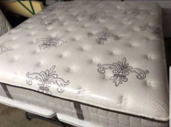 Clean King Size Stearns And Foster Luxury Mattress