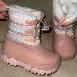 Girls Snow Boots - Like New 