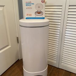 Munchkin Diaper Pail With Refills