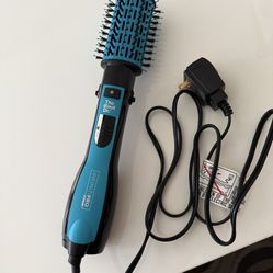 The Knot Dr. Dryer Brush