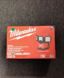 MILWAUKEE M18 TRIPLE PANEL FLOOD LIGHT