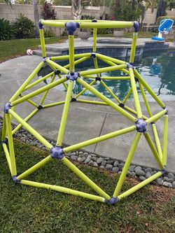 Kids jungle gym