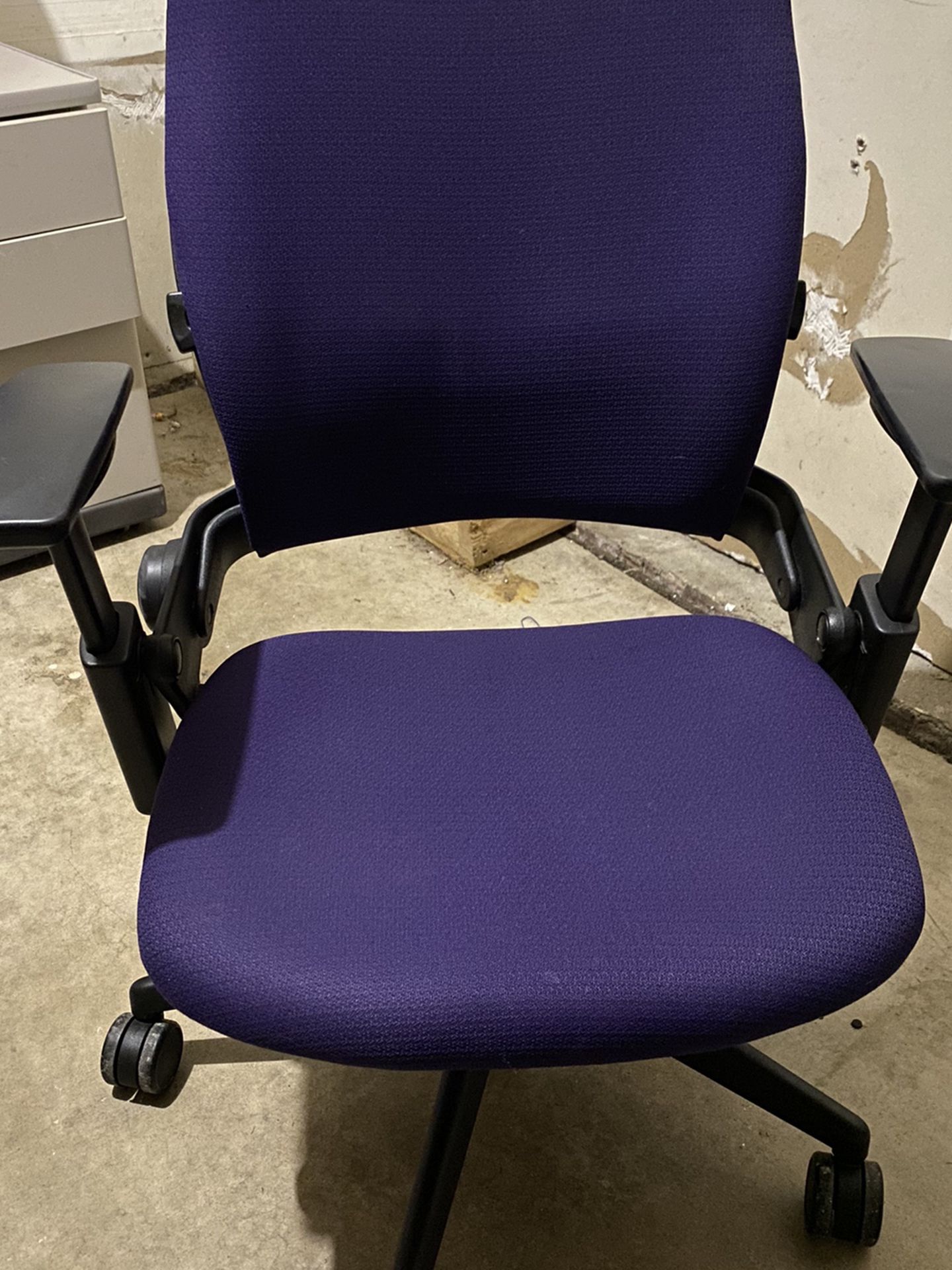 Steelcase leap v2 Ergonomic office Computer Task Chair Purple