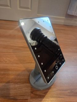 Small mirror with lights