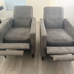 Small Gray Recliner Seats 💺 Like New 