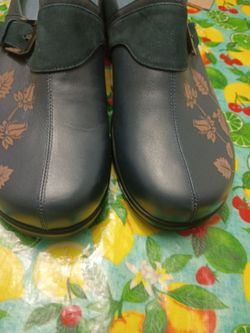 Leather slip on shoes size 11 for Women