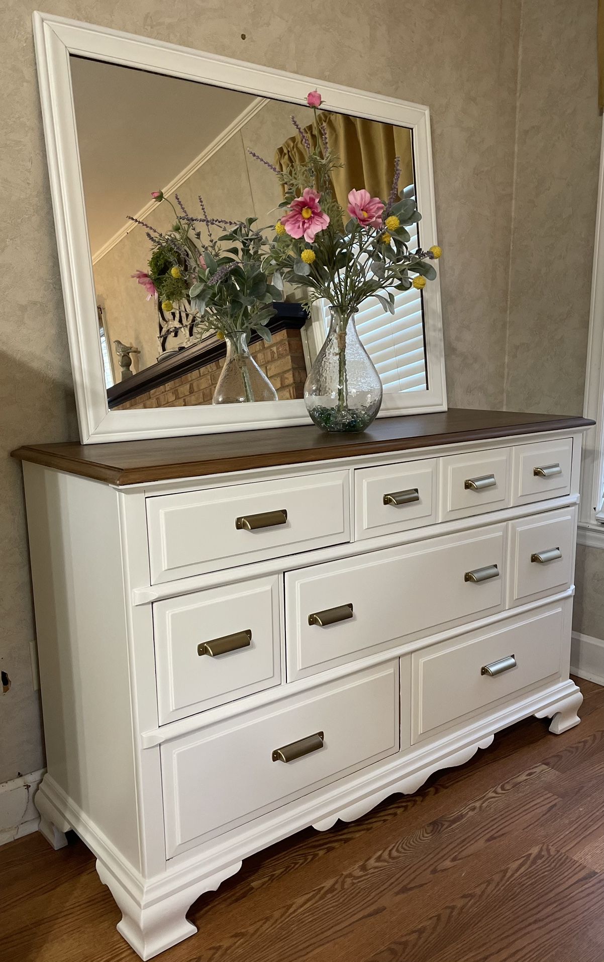 Bassett Dresser and Mirror With Coordinating Nightstand Pair