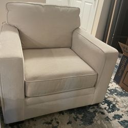 HAVERTY’s Beckett chair In Brixton Beach light Tan $600 OBO