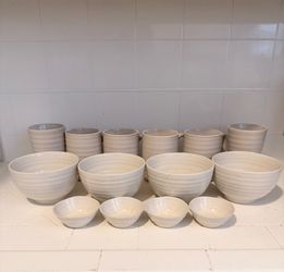 Japanese style ceramic set 4 bowls 4 mugs 4 soy sauce dish 2 cups off white / cream