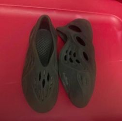Toddler Yeezy slides