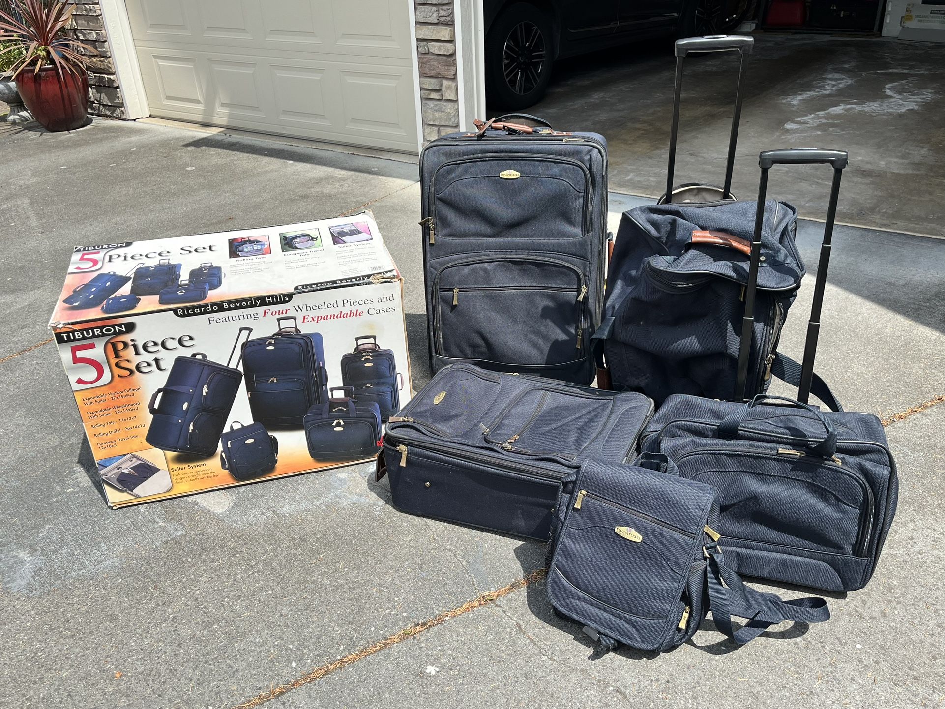 5 piece Ricardo Beverly Hills luggage set