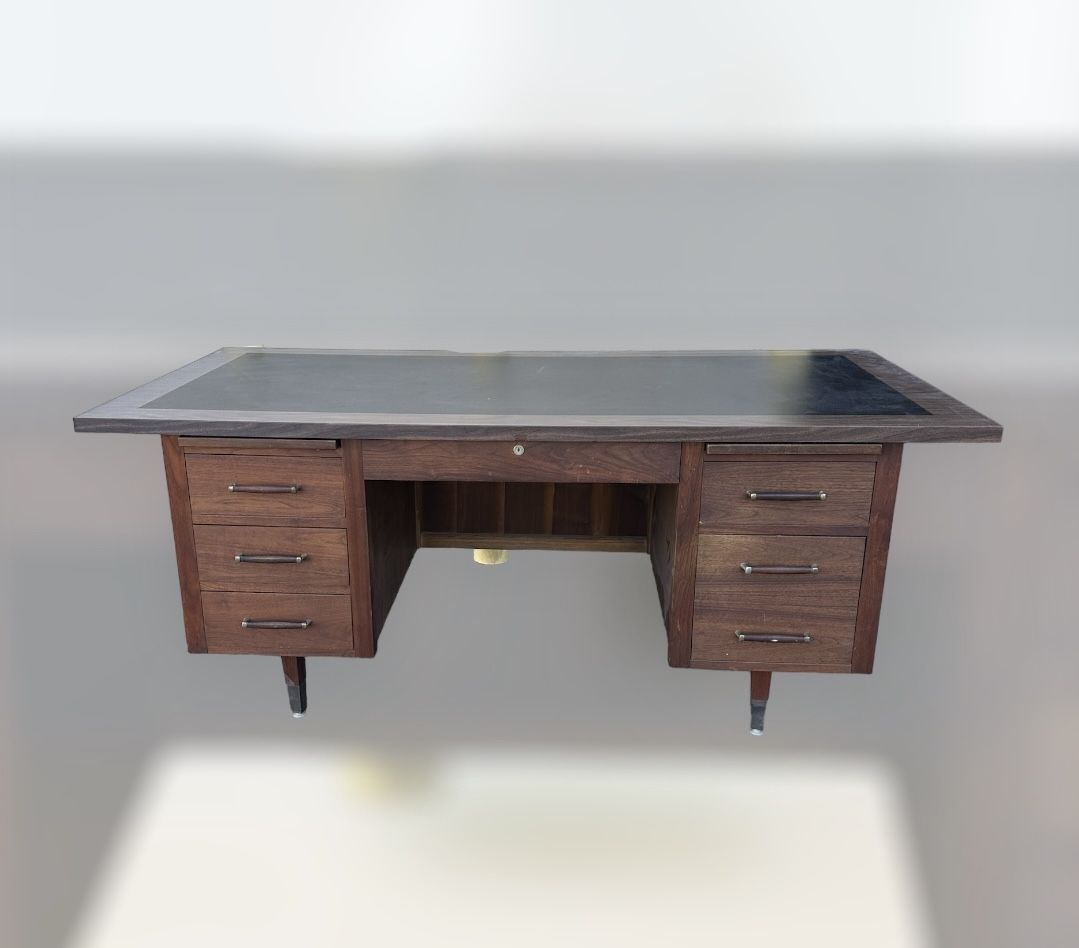 MCM Style Desk