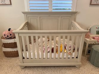 NURSERY BEDROOM SET LIKE NEW
