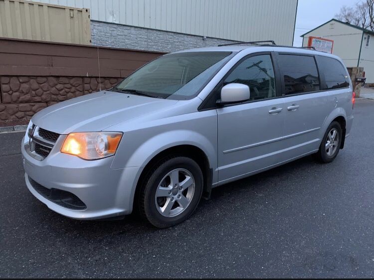 2011 Dodge Grand Caravan Auto DVD 165k Miles Runs Looks Great!