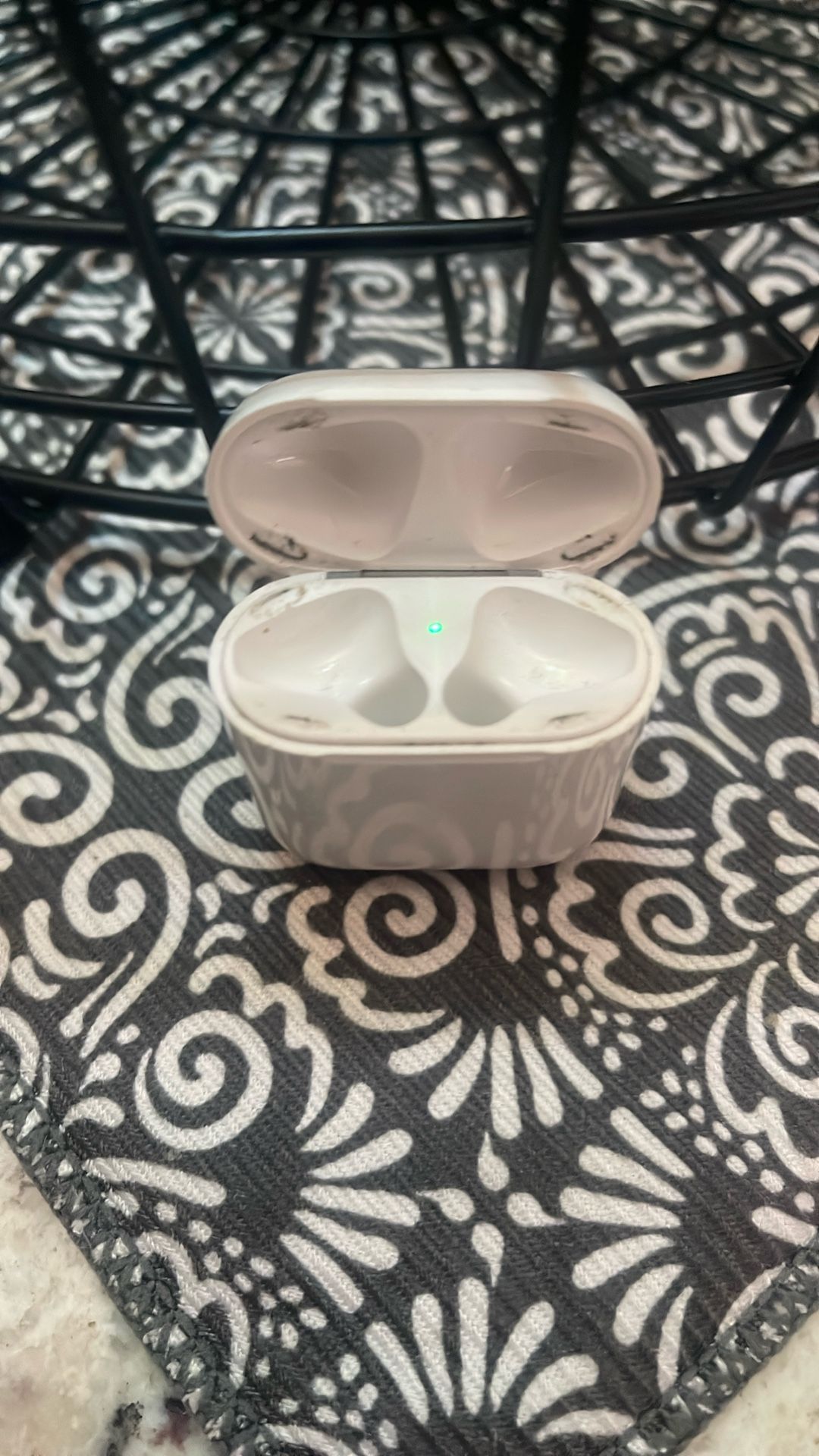 AirPod 2 Charging Doc No Cord