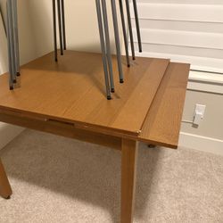 Extendable Dinning table with 3 chairs