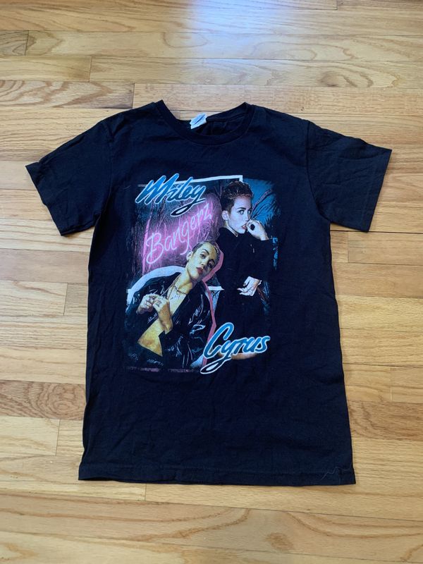 MILEY CYRUS BANGERZ 2014 TOUR T-SHIRT- SMALL RARE ICONA POP SKY FERREIRA for Sale in Pelham, NH 