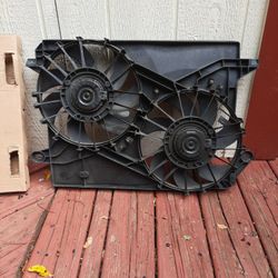 05 Chrysler 300 Cooling Fan Oem..for Parts Works Good.