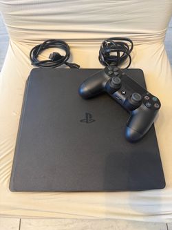 Ps4 Slim - with controller and cables