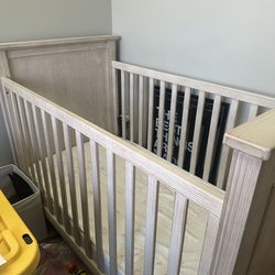 Pottery Barn Fillmore Convertible Crib