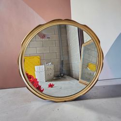 Vtg Gold boardered mirror