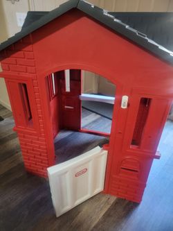 Little Tikes Playhouse (Looks New Still)