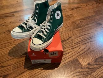 Converse shoes new $40
