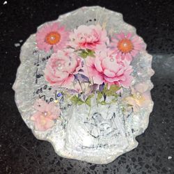 Coaster, pink resin with dried flowers and faux pearls