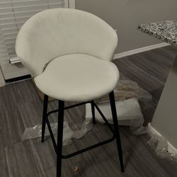 Brand New White 30 In Bar Stools Set Of 4