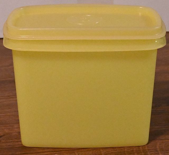 Tupperware Rectangular Shelf Saver Yellow Container 