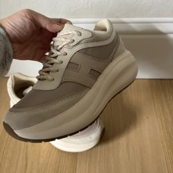 Hoga* Sneaker Usa Size 6 Woman