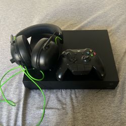 Xbox One X With Controller And Headset 