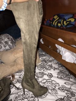 NEW GRAY THIGH HIGH BOOTS / HEELS