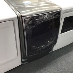 New Scratch And Dent LG Gas Dryer. 1 year Warranty 