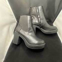 Women’s Black Top Moda Boots Size 6