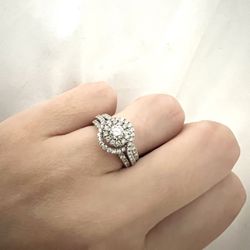 Beautiful Engagement Ring - Less Than A Year Old Thumbnail