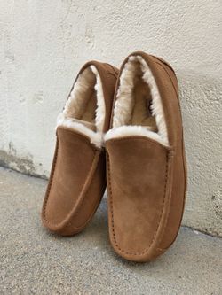 Like new - UGG Mens Ascot Wool Suede Lined Moc Slippers - Chestnut Suede - 9 US