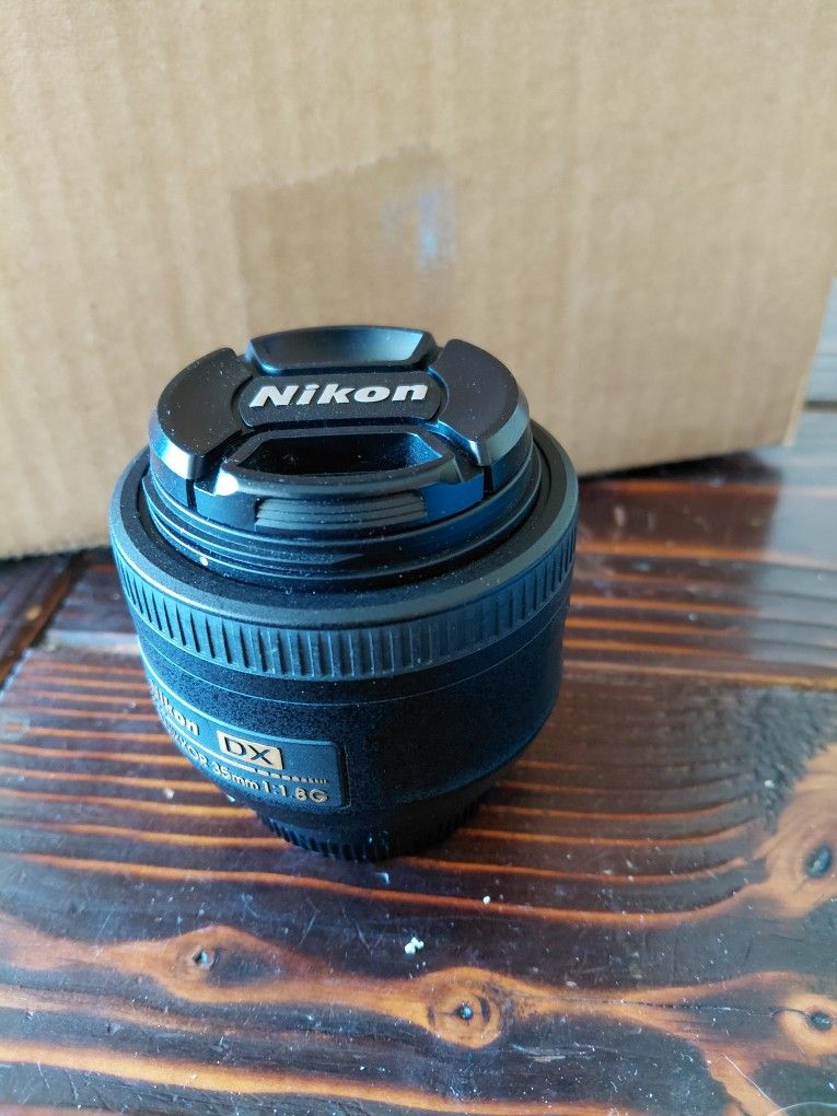 Nikon DX AF S Nikkor 35mm lens
