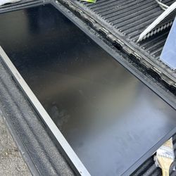32” Computer Monitor For Parts